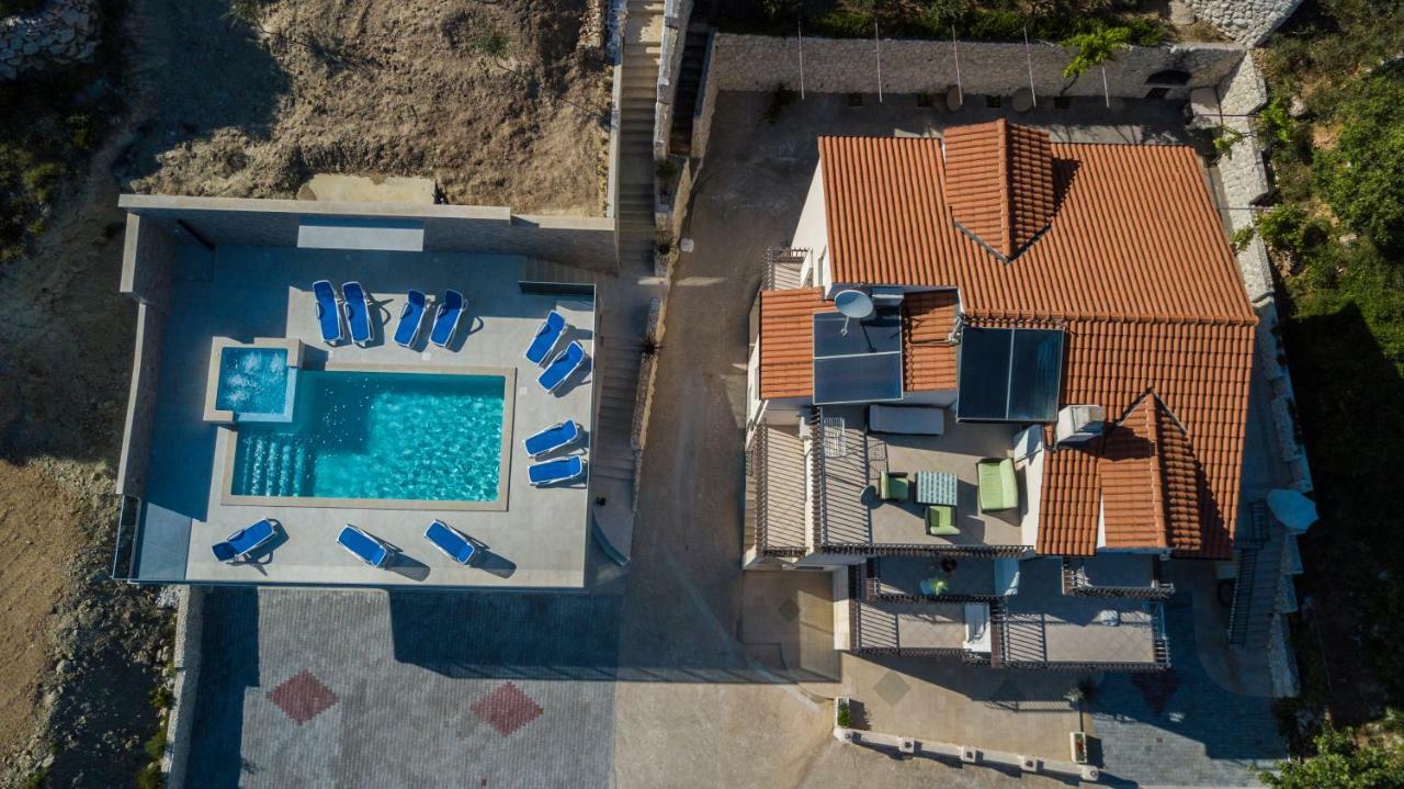Apartments Pusic Омиш Экстерьер фото