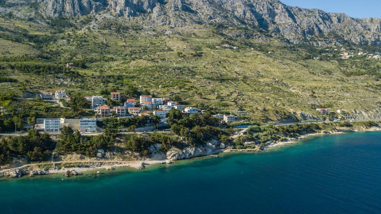 Apartments Pusic Омиш Экстерьер фото