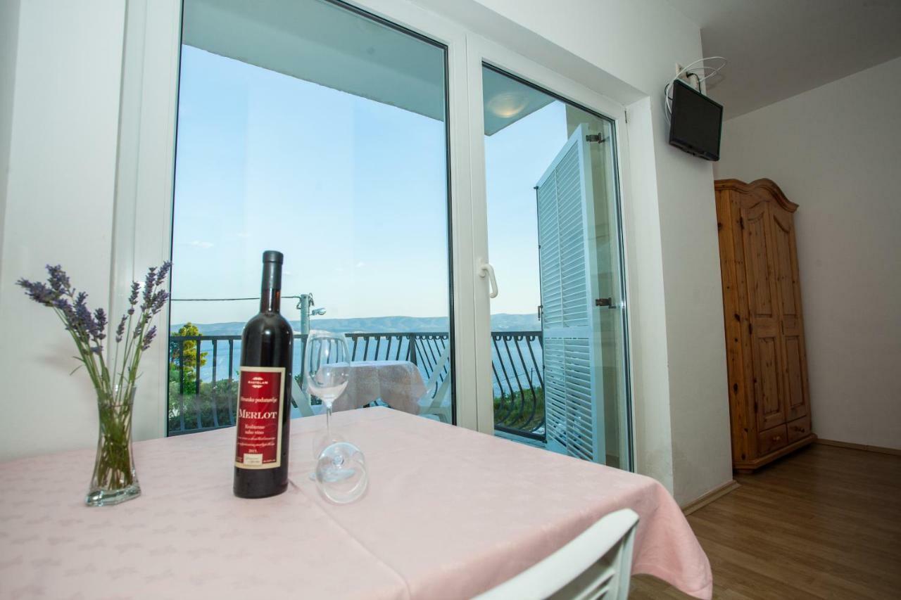 Apartments Pusic Омиш Экстерьер фото