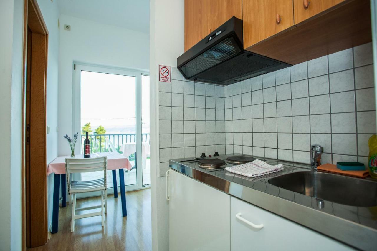 Apartments Pusic Омиш Экстерьер фото