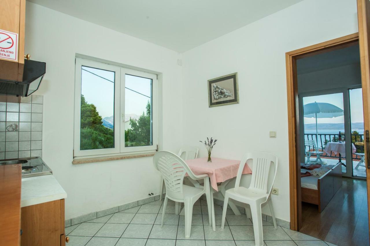 Apartments Pusic Омиш Экстерьер фото