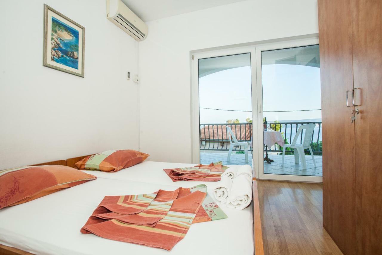 Apartments Pusic Омиш Экстерьер фото