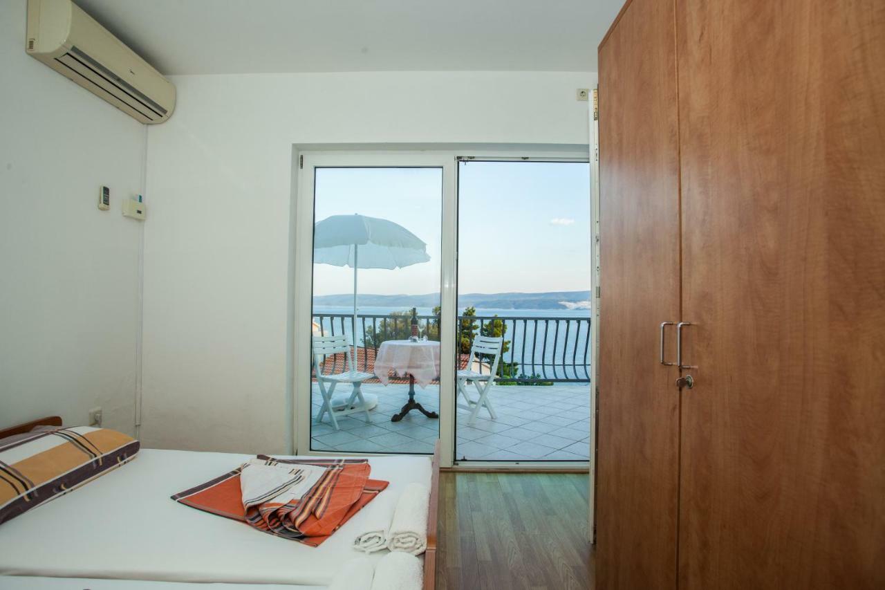 Apartments Pusic Омиш Экстерьер фото