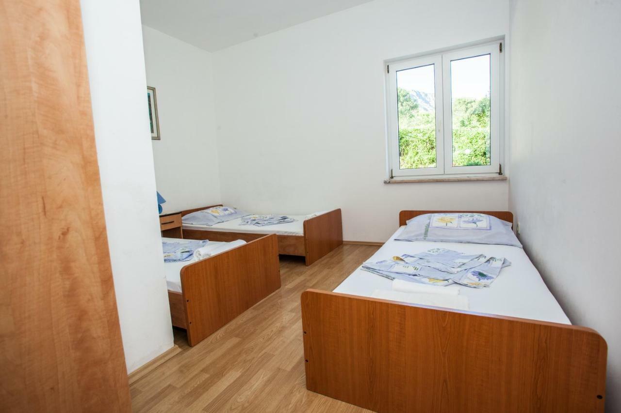 Apartments Pusic Омиш Экстерьер фото