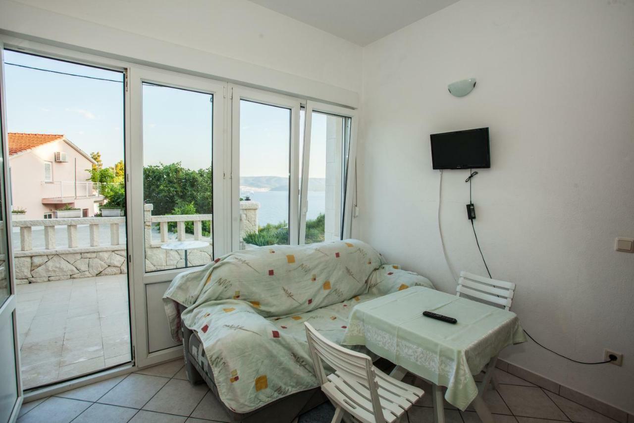 Apartments Pusic Омиш Экстерьер фото
