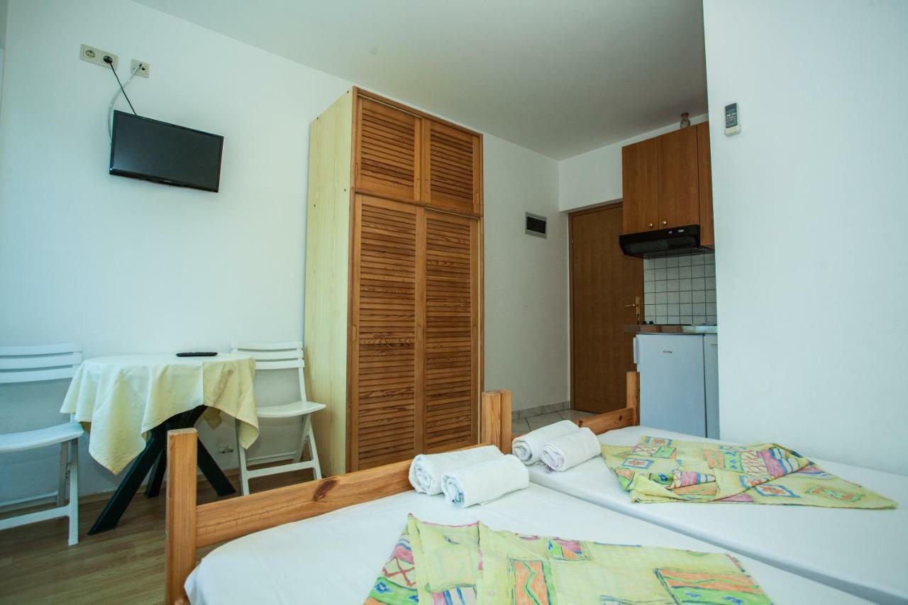 Apartments Pusic Омиш Экстерьер фото