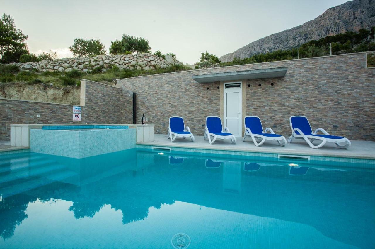 Apartments Pusic Омиш Экстерьер фото